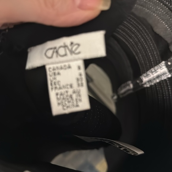 Beautiful cache ladies tank top size 2. Never worn. - Picture 5 of 6